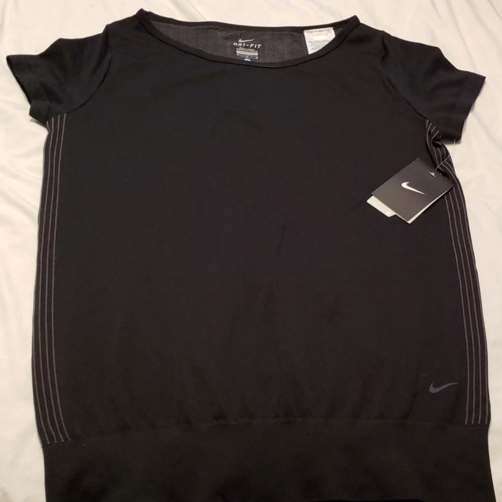 Nike top